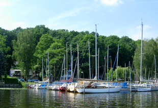 Foto: Blick auf Steg und Bootshaus, 2006
