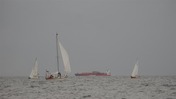 Foto: Stropp auf See (2. von links)